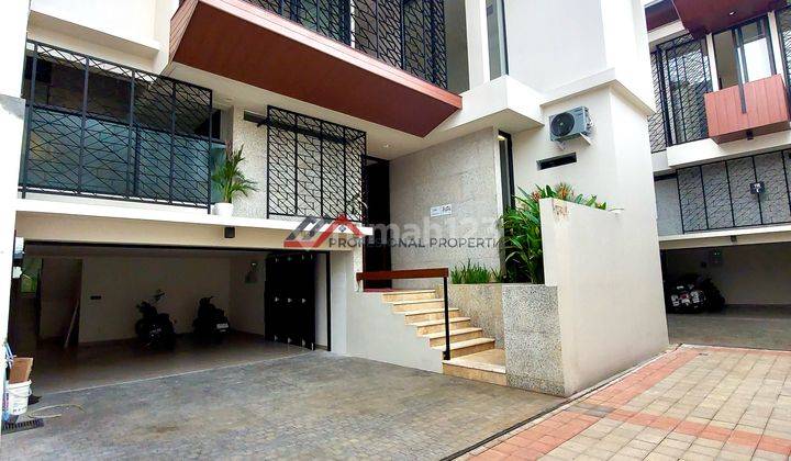 Town House Tropical Modern Dalam Komplek di Kemang 1