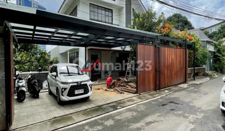 Newly Renovated House in Kebayoran Baru