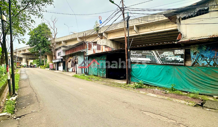 Rumah Lama Hitung Tanah Di Area Komersil Cilandak Jakarta Selatan