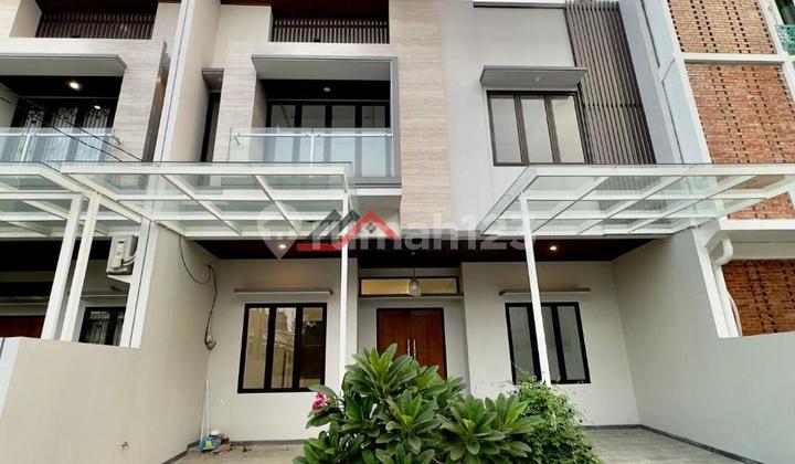 Rumah Baru Modern Minimalis Di Kebayoran Baru, Jaksel