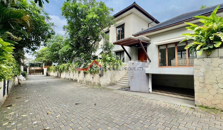 Rumah Modern Tropical Nuansa Bali di Kemang