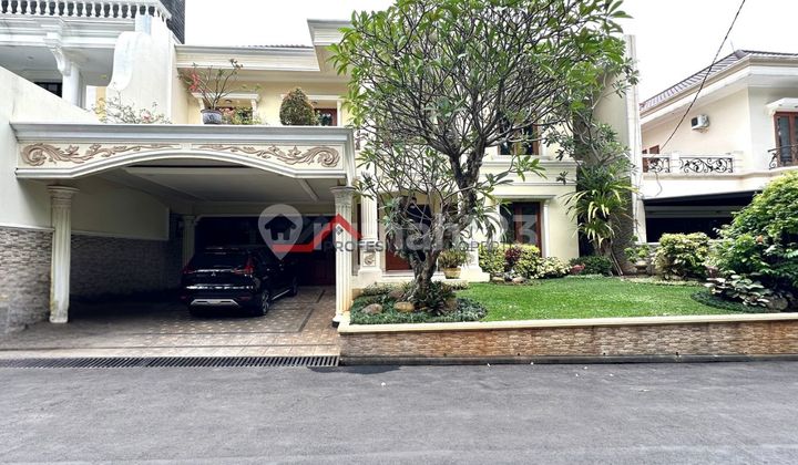 Modern Classic House Ready to Live In Within a Complex