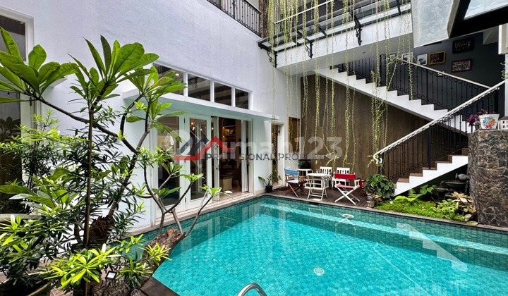 Rumah American Classic Dalam Cluster di Kemang 2