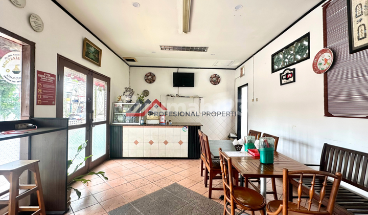 Rumah Lama Zona Komersil Strategis Area Bisnis di Kemang Raya 2