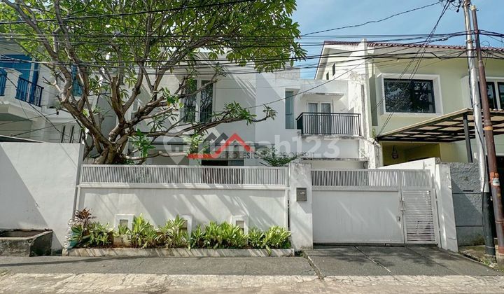 Rumah Siap Huni Lingkungan Nyaman di Kebayoran Baru Rumah Siap Huni Lingkungan Nyaman di Kebayoran Baru