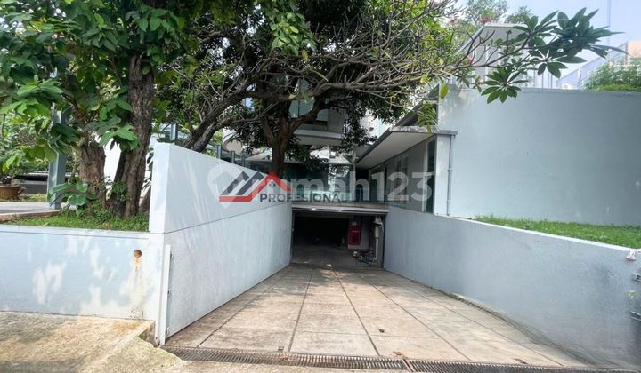 Gedung Bergaya Modern Harga Menarik Di Bawah NJOP area Kemang Jakarta Selatan