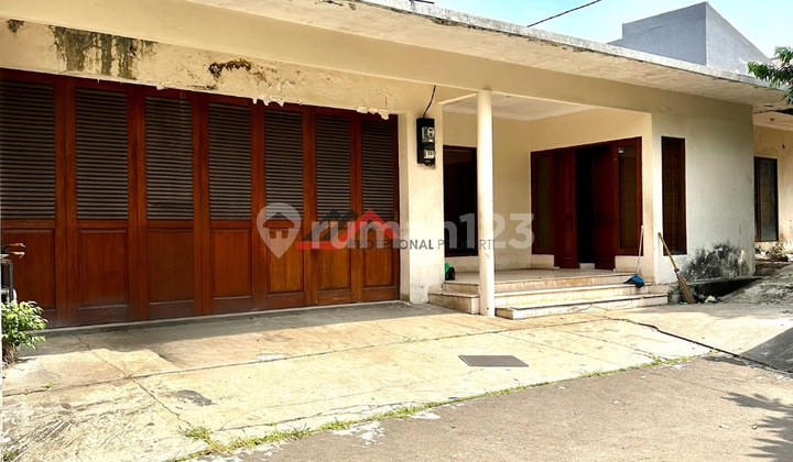Rumah Lama Hitung Tanah Di Kemang Selatan