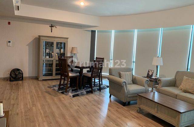 Apartement ST MORITZ APARTMENT 3 BR Bagus Sekali 1