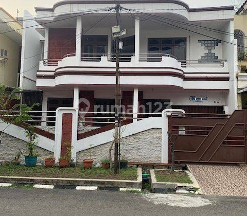 Rumah Hadap Selatan Dalam Cluster di Puri Indah Blok I 1