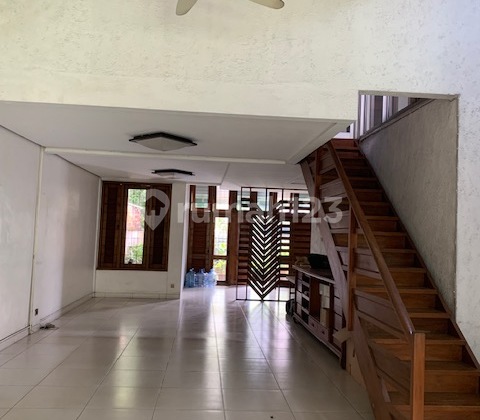 Rumah di Lokasi Ramai Cocok untuk Usaha, Daerah Puri Indah