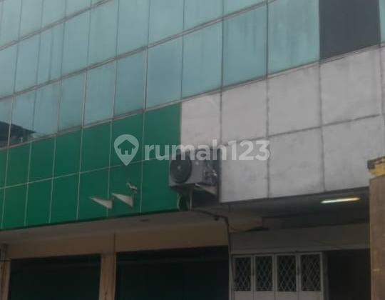 highly suitable for investment, currently rented, shophouse on KS Tubun street, easily accessible by public transportation 2