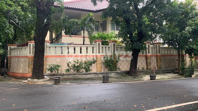 Rumah Hook Dikawasan Elite Kebayoran Baru, Lingkungan Asri, Tenang