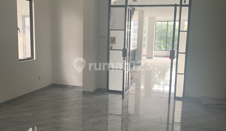 shop house on the side of the Jakarta-Merak toll road, strategic location, bustling area near Hospital and University in North Arjuna 2