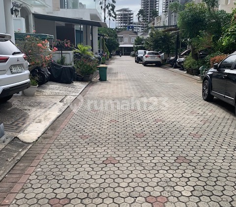 Luxury cluster house, quiet near BINUS Kemanggisan, and guaranteed flood-free. 2