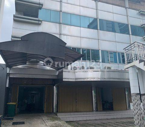 gedung di jalan utama Fachrudin tanah abang 1