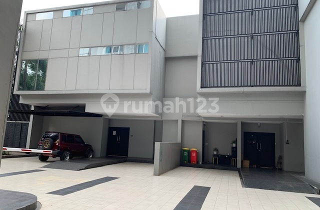 Townhouse darmawangsa  super keren siap huni, ada swimming pool pribadi di unit  furnished