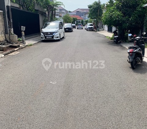 rumah sewa 3 lantai di Taman permata buana dengan 4 kamar tidur lokasi dalam cluster tenang dan nyaman 2