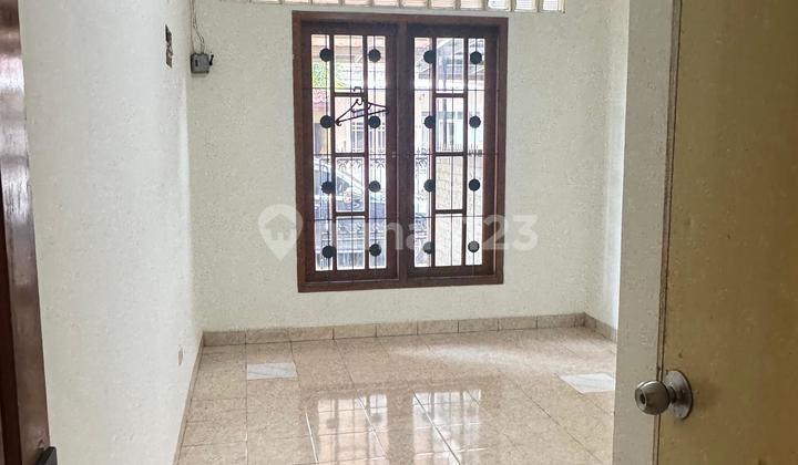 Ready-to-Occupy House in Kencanaloka Sector 12 Near Teras Kota Mall and Rawabuntu Station 2