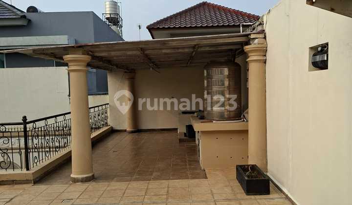 Semi-Furnished House in Taman Giriloka Near Rawabuntu Station and BSD Modern Market