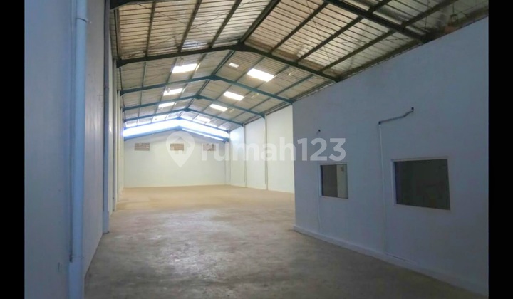 foto lainnya gudang siap pakai di taman
