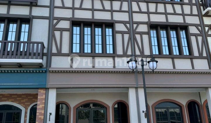 Osaka Boulevard Shop House 4.5x20, 3 Floors, Excellent Condition. Osaka Boulevard Shop House 4.5x20, 3 Floors, Excellent Condition.