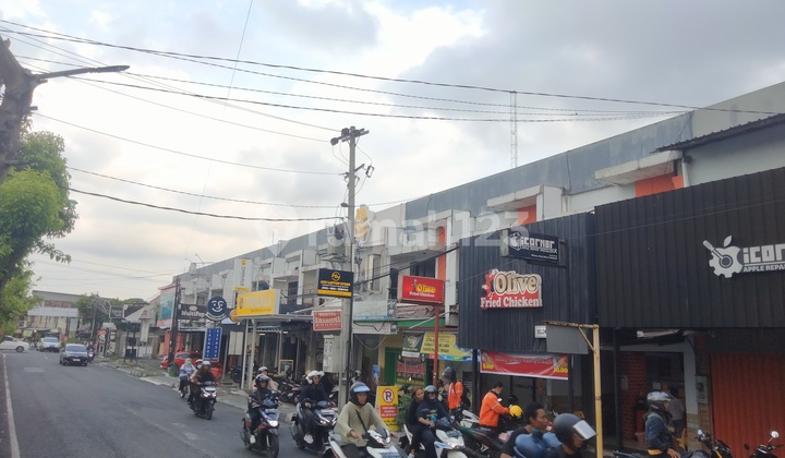 For Sale 2-Story Shophouse in a Strategic Location with a Vibrant Business Environment, Near Many Students and Prestigious Universities. 2