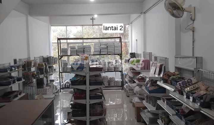 Shop house in Darmo Baru Barat near Kupang Baru, close to Wijaya Kusuma University. 2
