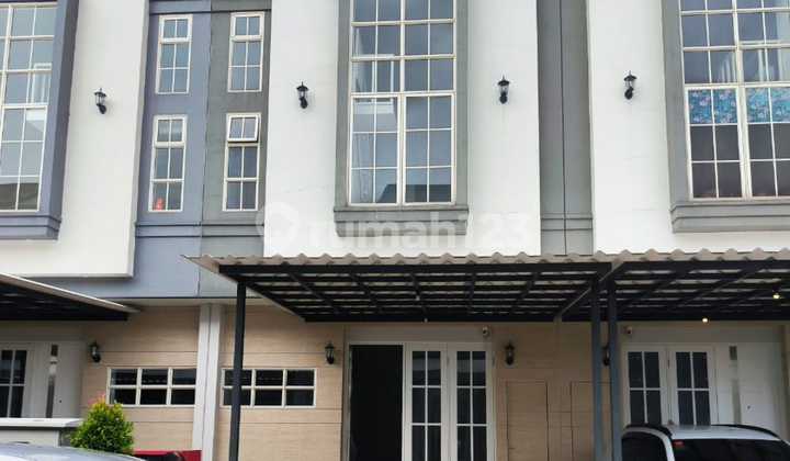 Bukit Mas Tourist House Close to Pakuwon Mall Ptc, Near Spazio Office Tower 1