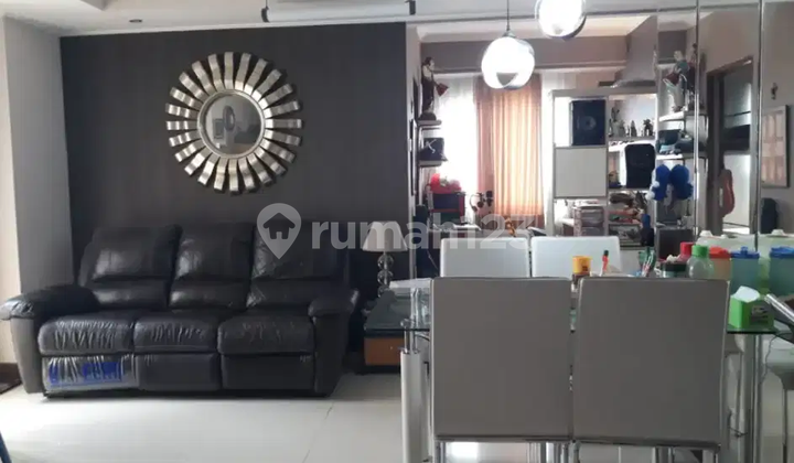 Waterplace Apartment Just a Step to Pakuwon Mall PTC, Near Spazio Office Tower. Waterplace Apartment Just a Step to Pakuwon Mall PTC, Near Spazio Office Tower.