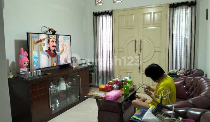 Lidah Kulon Guest House near Unesa Lidah, near Pakuwon Mall, near Mcdonald's