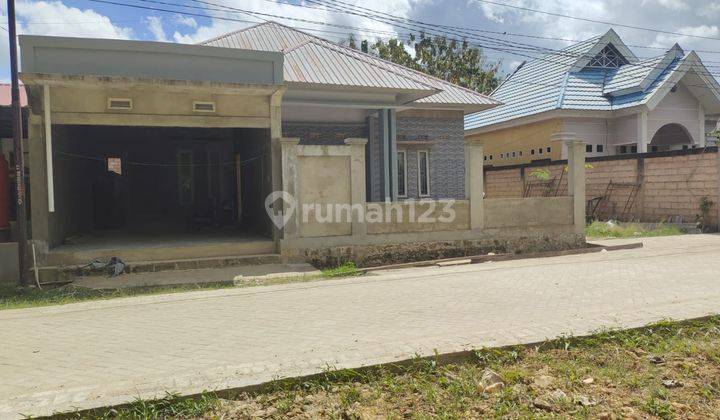 Rumah Dijual 4 Kamar Tidur, Kios Depan +Tanah Belakang Luas, Lokasi Belakang Kantor Gubernur  2