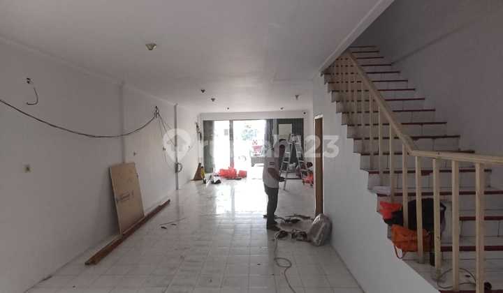 Disewakan Ruko 2 Lantai di Pluit. Luas 5x30m Disewakan Ruko 2 Lantai di Pluit. Luas 5x30m