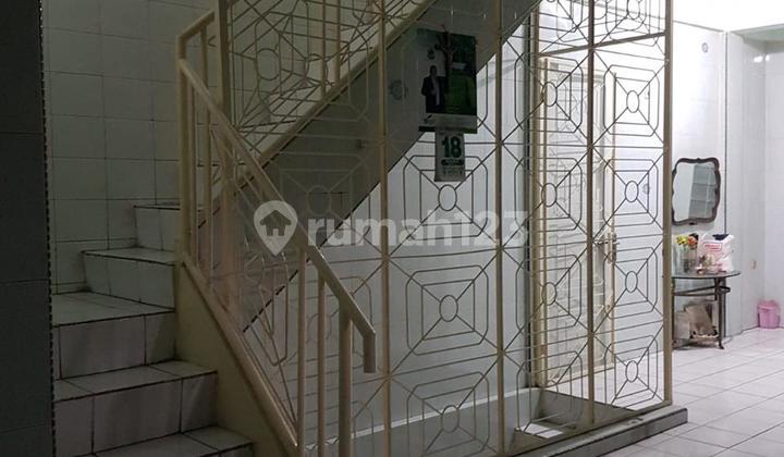 Dijual Ruko Bentuk Letter L Jalan Kamal Raya