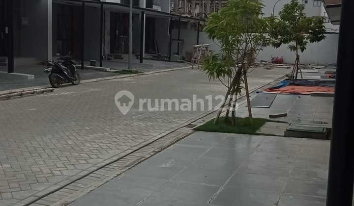Disewakan Rumah Baru di Kuningan Village Pik 2 2