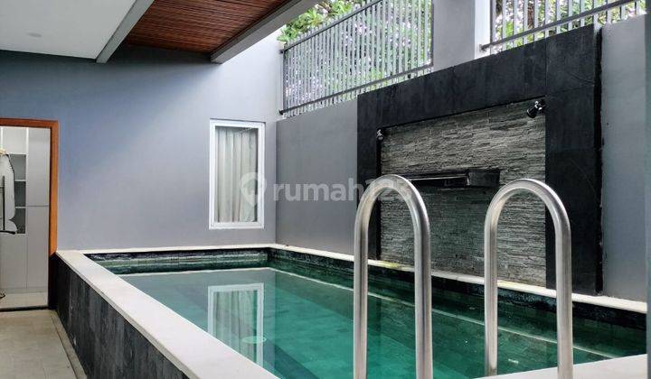 Rumah mewah 2 lantai di Jalan kesambi kerobokan badung