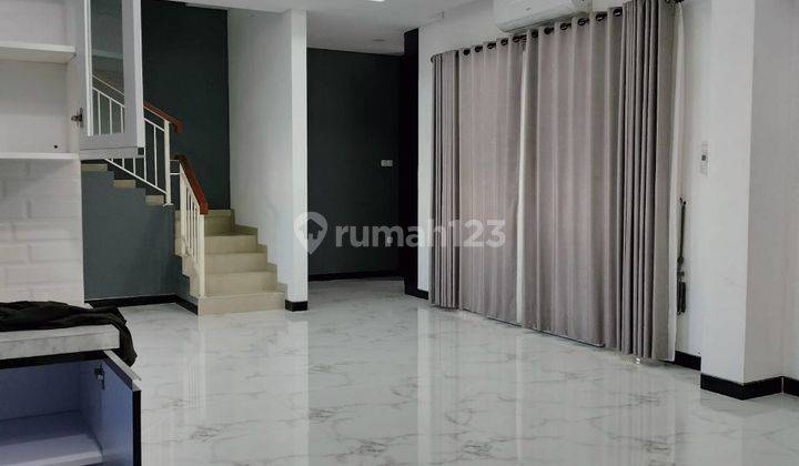 Rumah mewah 2 lantai di Jalan kesambi kerobokan badung
