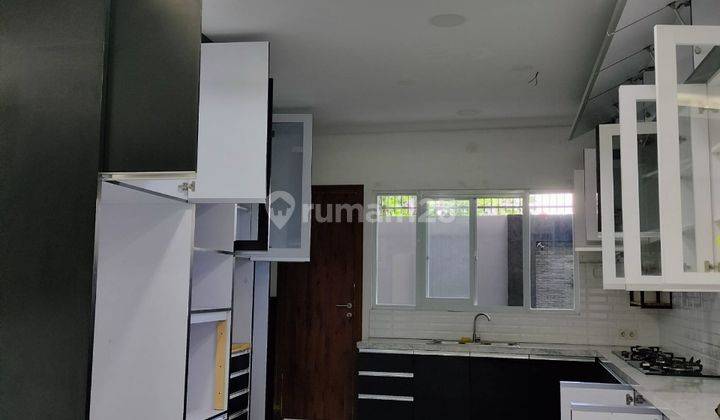 Rumah mewah 2 lantai di Jalan kesambi kerobokan badung