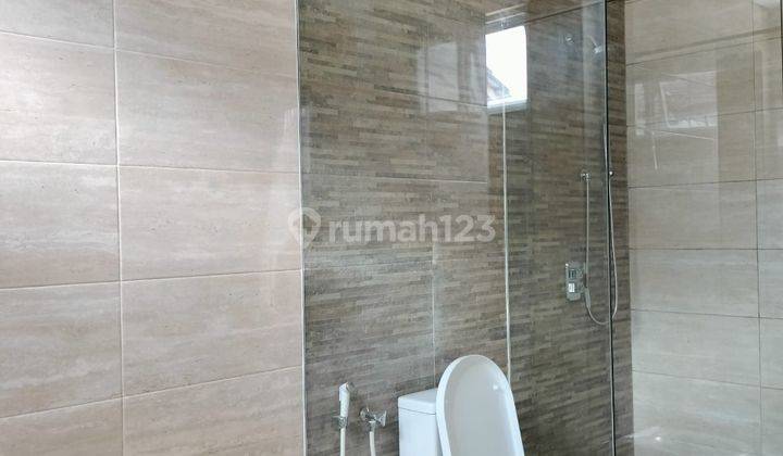 Rumah mewah 2 lantai di Jalan kesambi kerobokan badung