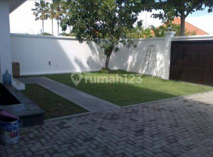 Rumah Mewah 2 lantai dg taman yg luas ditukad badung renon