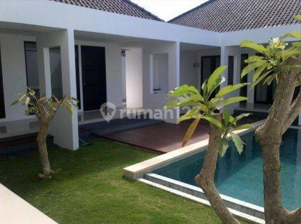Rumah Mewah 2 lantai dg taman yg luas ditukad badung renon