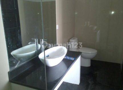 Rumah Mewah 2 lantai dg taman yg luas ditukad badung renon