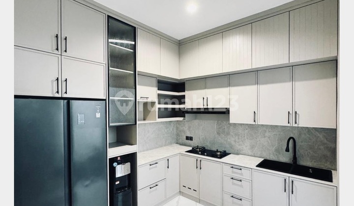 Rumah Hadap Selatan Regency Villa Melati Mas, Serpong, Tangerang 2