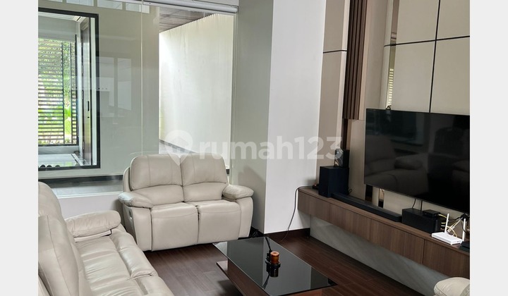 Rumah Mewah dengan Pool Sutera Victoria Alam Sutera Alam Sutera