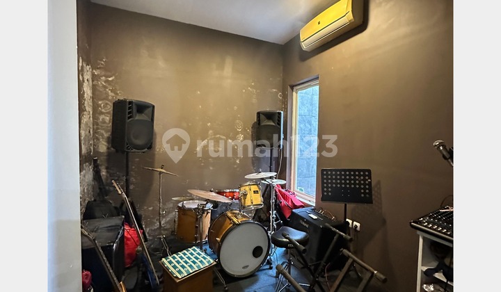 Newly Renovated House in British Gading Serpong Cluster, Tangerang 2