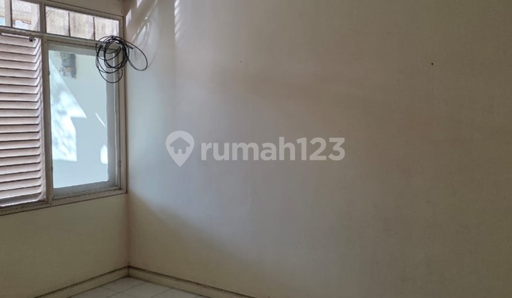 Old House Near Summarecon Mall - Sector 7C Gading Serpong, Tangerang 2