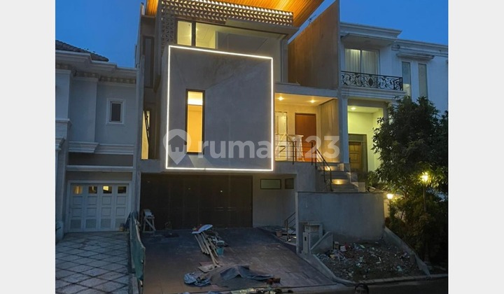 Nice House Independent Building-Aristotle Gading Serpong