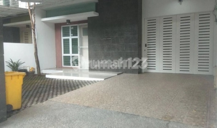 Rumah Bergaya Minimalis.modern.dua Lantai Di Area Strategis.hunian Aman 2