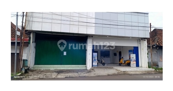 Row House in the Center of Bustle 2