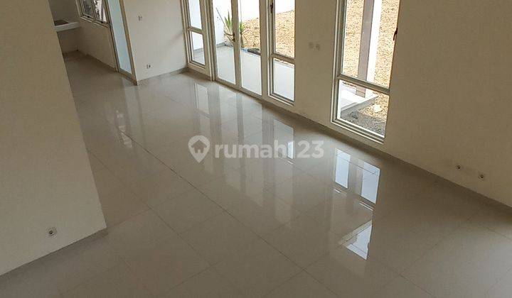 Dijual Cepat & Murah Rumah Baru 2 Lantai Di Suvarna Sutera, Tangerang 8