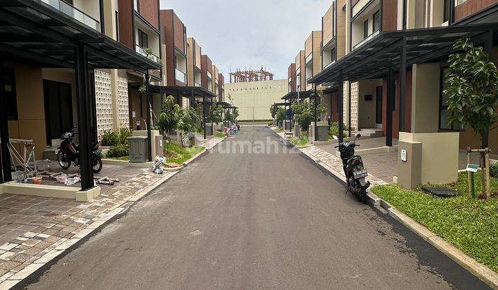 Disewakan Rumah Baru Belum Pernah Di Huni, 2 Lantai Di Cluster Carson, Gading Serpong 2